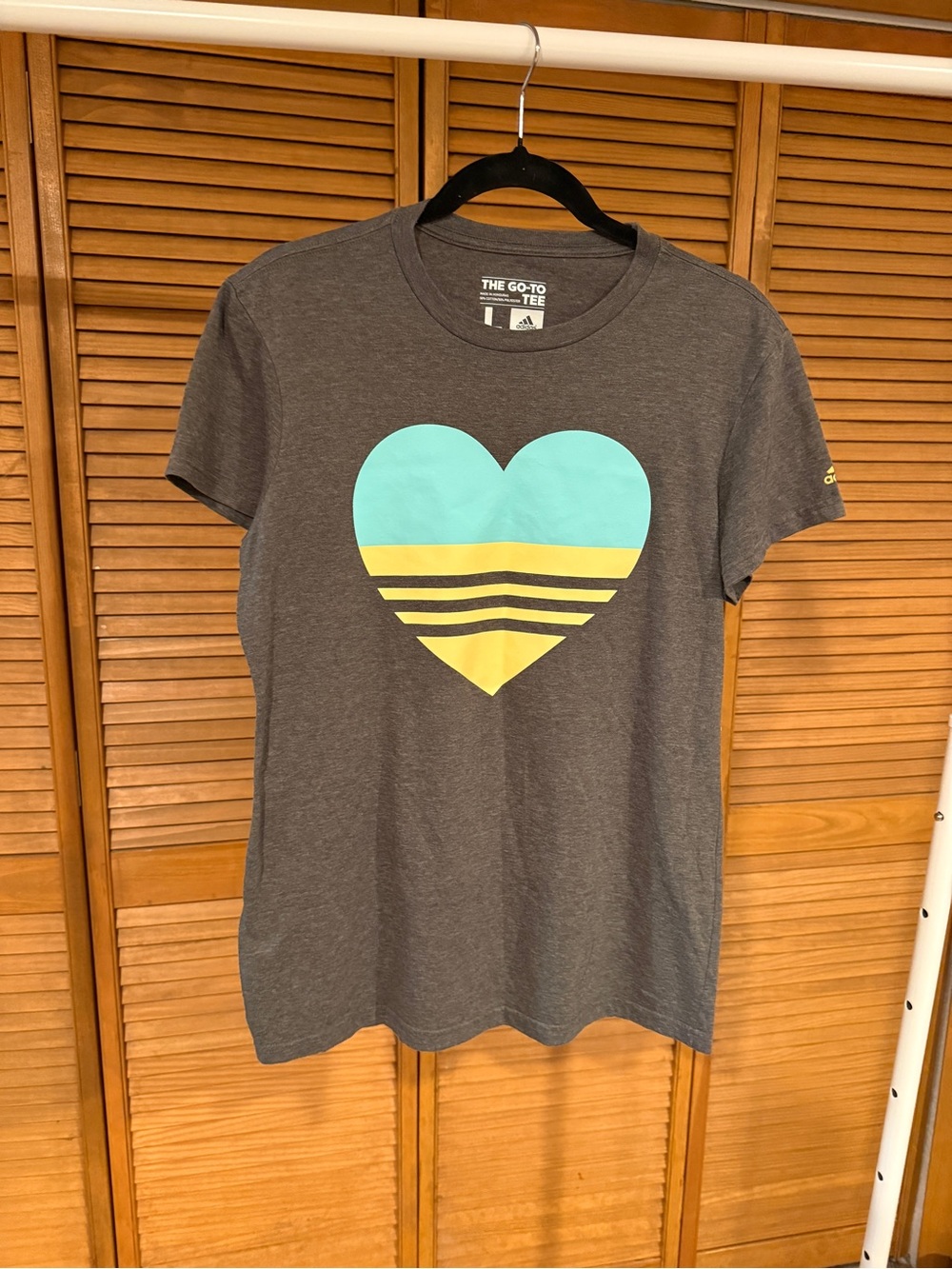 adidas The Go-To Tee Gray Graphic Heart Striped Short Sleeve T-Shirt Size L